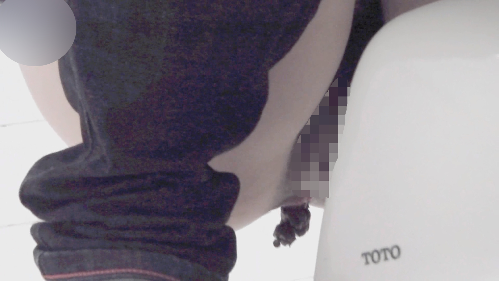 お銀さんの洗面所突入レポート！！ Vol.64黒髪の美人のうんこボトボト目撃！