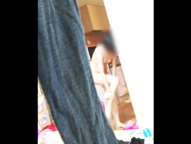 美女達の私生活に潜入！お姉さん！タンポンの紐見えてますよｗ